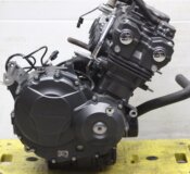 Контрактный двигатель Honda CB400 Vtec III NC42E вид сбоку, справа